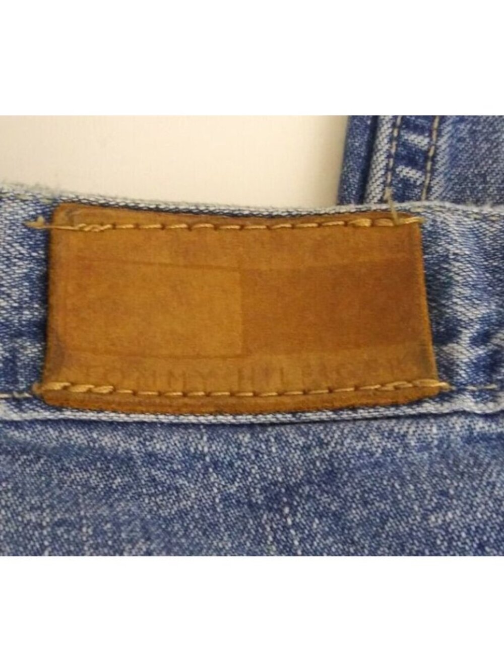Tommy Hilfiger Classic Cut Men's Distressed Bootcut Jeans Size 32x31 - Picture 5 of 8